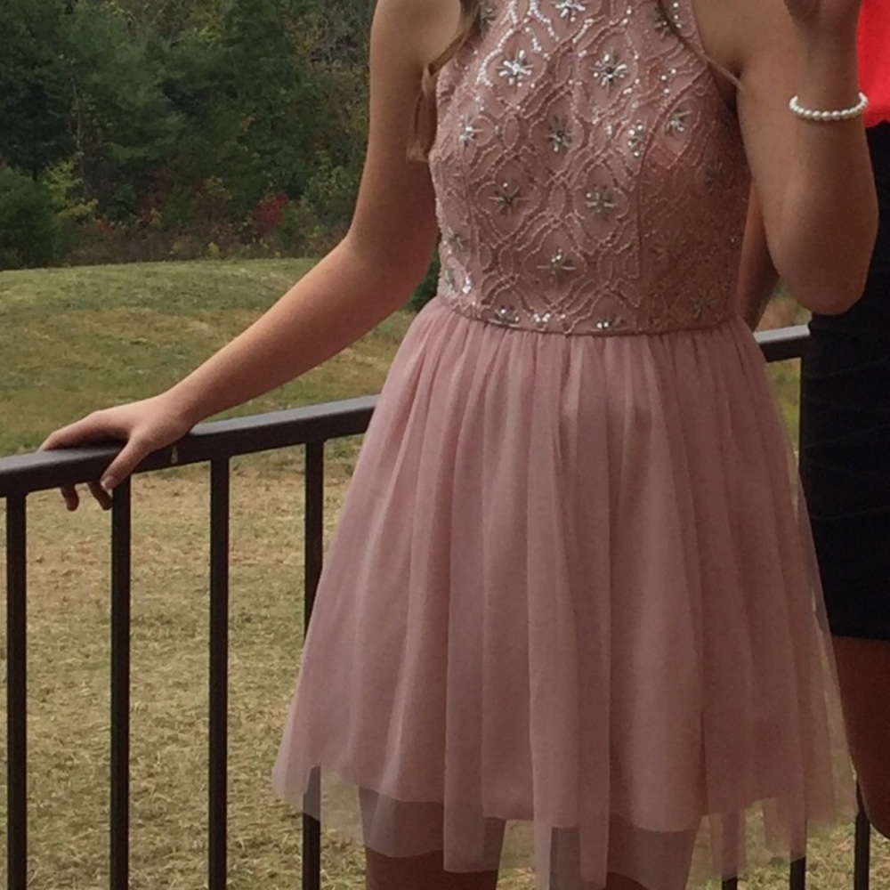 Beautiful light pink short formal dress - Picture 5 of 7